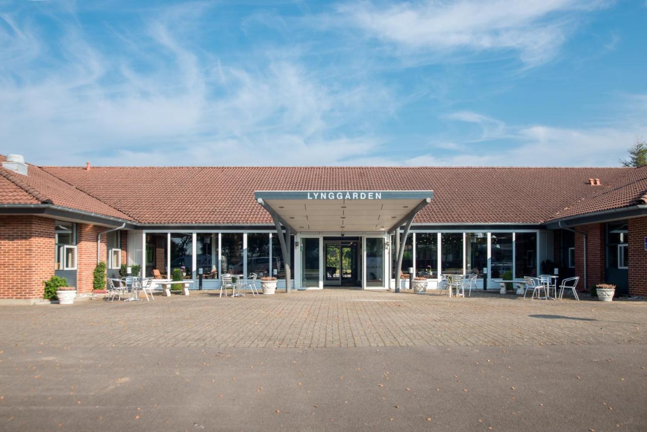 Hotel Lynggaarden 헤르닝 외부 사진