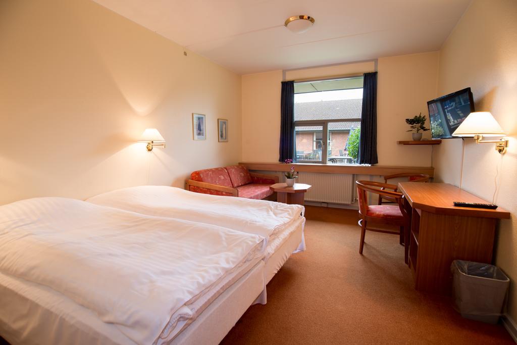 Hotel Lynggaarden 헤르닝 외부 사진